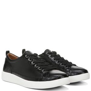 NWB Vionic Winny Leather Embossed Detail Black Lace-Up Sneakers - Size: 5